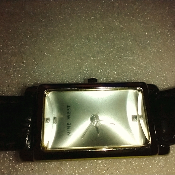 Nine west watch - Picture 1 of 5